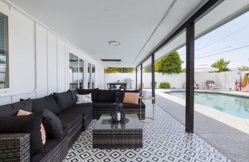Papago Parkway House | Dry Martini