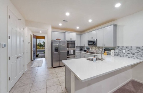 Casas Adobes House | Duplex-Style House/Office/3 BR 3 BA/Split