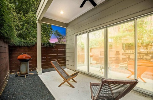Washington Ave./ Memorial Park House | DwellHTX Modern Designer Home 1 mi frm Downtown 2-Story Getaway w/Views
