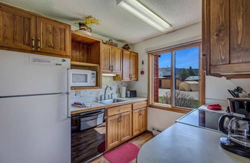 Clark Cabin | Eagle's Nest - 2 bed 2 bath cabin on the Elk River