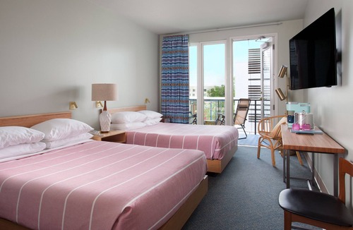East Cesar Chavez Hotel | East Austin Hotel