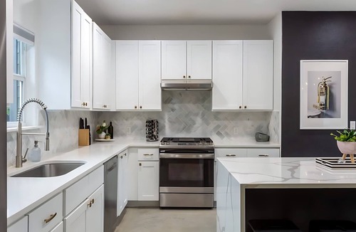 Govalle House | East Austin Pool and Hot Tub Retreat Near Rainey