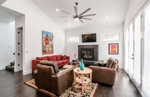 Travis Heights House | East Elizabeth St Main Home