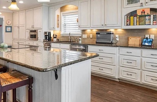 Kemp House | East facing - 3 bedroom, 3 bath home, with dock, large deck.AC and Wifi .