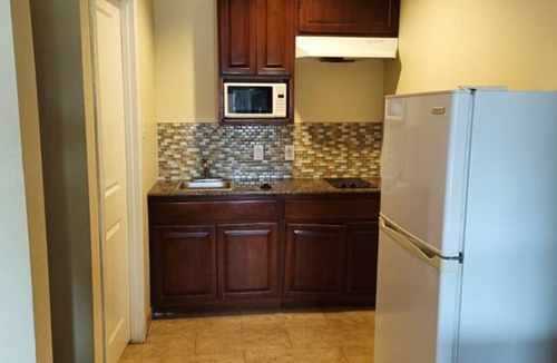 Gonzales Hotel | Easy Access Stay w/Kitchenette | Updated Rooms Near Local Landmarks | 3 Units
