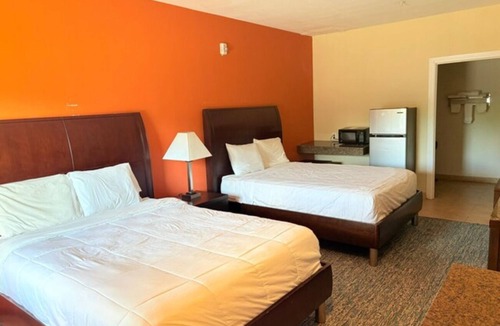 Gonzales Hotel | Easy Access Stay w/Kitchenette | Updated Rooms Near Local Landmarks | 3 Units