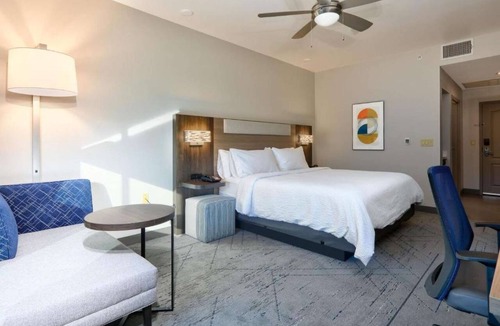 Far North Dallas Hotel | Easy Access to I-635, & Airports + Free Breakfast