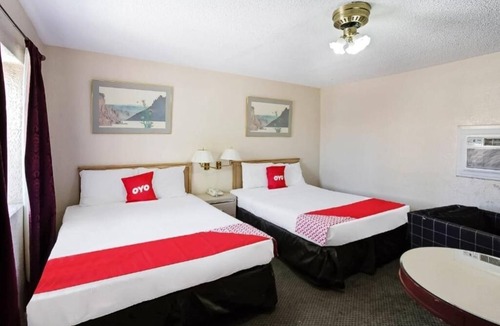 Yuma Hotel | Easy Access to Major Yuma Attractions from Comfortable 3 Queen Bed Room
