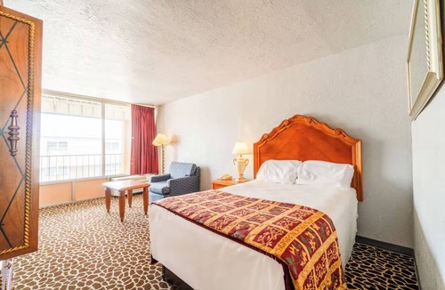Lawton Hotel | Easy Highway Access in Cozy Full Bed Room – Budget Option for Travelers