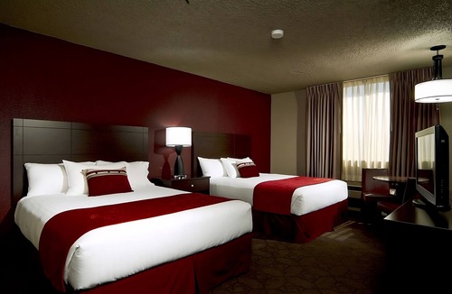 Laughlin Hotel | Edgewater Casino Resort, Sedona Pool View Queen Non Smoking Room, Free Parking!