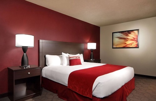 Laughlin Hotel | Edgewater Casino Resort, 2 River View King Non Smoking Room, Free Onsite Parking