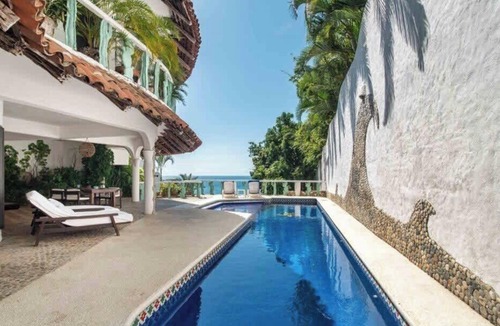 Hidalgo Apartment | El Faro Apt | Sweeping Views, Pool & 3 Bedrooms