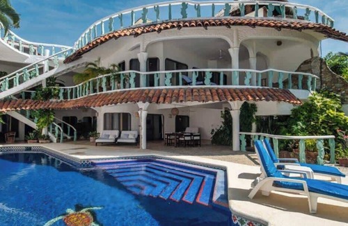 Hidalgo Apartment | El Faro Apt | Sweeping Views, Pool & 3 Bedrooms