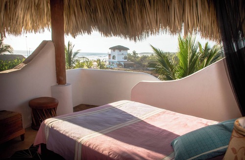 Troncones House | El MURO MAJAHUA RETREAT CENTER
