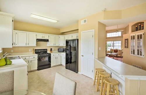 El Paso Cottage | El Paso Retreat w/Pool: 11 Mi to Downtown!