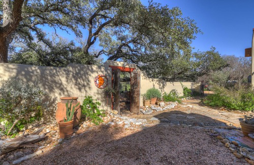 Driftwood House | El Ranchito on 5.78 Acres