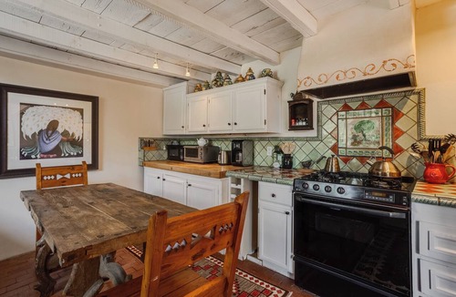 Rio Grande Blvd Cottage | Elegant Upscale Adobe Casita in Los Ranchos de Albuquerque District