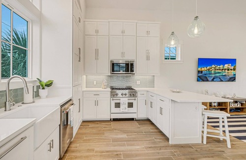 Cinnamon Shore House | Elegant Cinnamon Shore Beach Home w/Porch Swing & Resort Amenities!