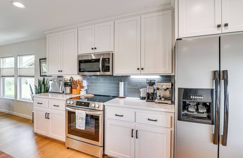 Dickinson Apartment | Elegant Waterfront Retreat w/Dock in Dickinson