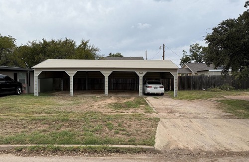 Sayles Blvd. Area House | Eleven South: One - Modern Studio Apartment