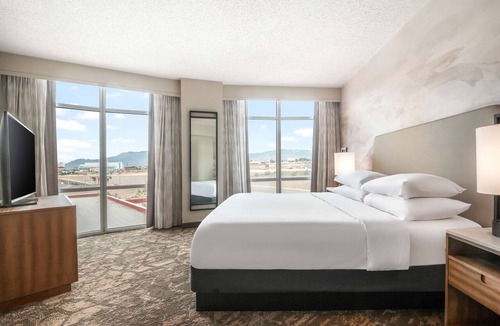 Albuquerque Hotel | Embassy Suites by Hilton Albuquerque