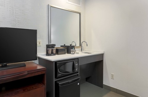 Bluffview Hotel | Embassy Suites by Hilton Dallas Love Field