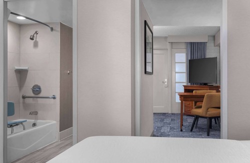 El Paso Hotel | Embassy Suites by Hilton El Paso