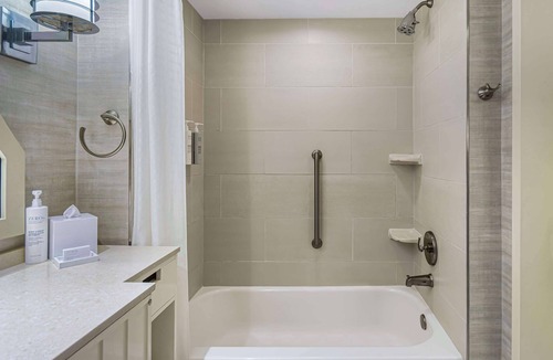 Houston Convention District Hotel | Embassy Suites by Hilton Houston Downtown Convention Center