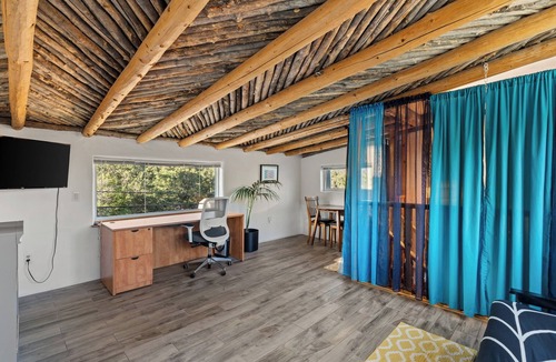 Canada de los Alamos House | Enchanted Forest Retreat 3 Bed · 2 Bath · 20 Minutes from Downtown Santa Fe