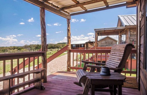 Fredericksburg Cabin | Enchanted Rockview Cabin 5 | 2 Queen beds