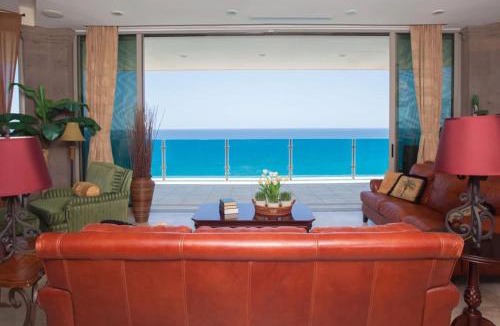 Sandy Beach Apartment | End Unit Penthouse at Esmeralda Private Jacuzzi