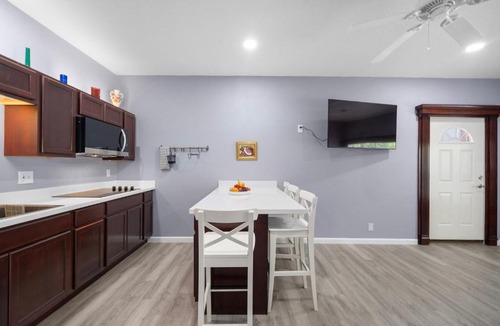 Memorial Apartment | Energy Corridor 1BR Parking, Wi-Fi & Kitchen