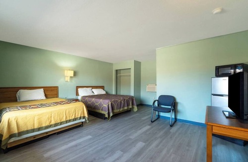 Clute Hotel | Enjoy a Comfortable & Relaxing 2-Room Stay, Brazosport Museum 2.2 mi away
