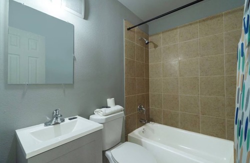 Clute Hotel | Enjoy a Comfortable & Relaxing 2-Room Stay, Brazosport Museum 2.2 mi away