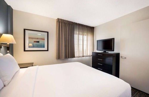 Memorial Hotel | Enjoy a Hassle-Free Stay! Near Cockrell Butterfly Center, Pet-Friendly!