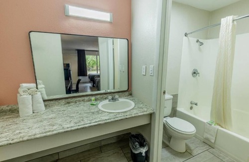 Beeville Hotel | Enjoy Affordable Comfort in a Private Room Near Beeville Dining, Free Parking