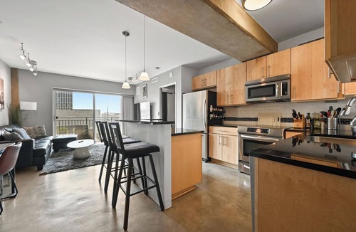 Red River Cultural District Condo | Entire Condo in the Heart of Downtown Austin 1bd/1ba chef's kitchen