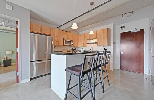 Red River Cultural District Condo | Entire Condo in the Heart of Downtown Austin 1bd/1ba chef's kitchen