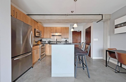 Red River Cultural District Condo | Entire Condo in the Heart of Downtown Austin 1bd/1ba chef's kitchen