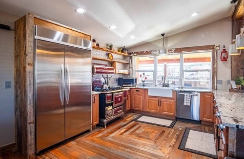 Payson House | Entire Village (4 homes) Pickle ball court! Sleeps 27!