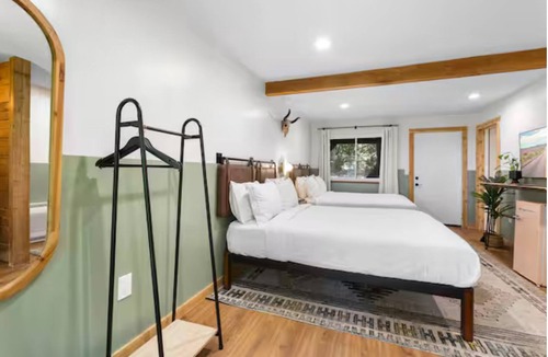 Wimberley Hotel | Epic Double Queen Room - Hilltop Boutique Hotel