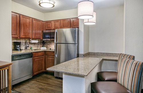 Round Rock Condo | Equipped Suite with FREE Buffet Breakfast, Gym Access + Air-Conditioning