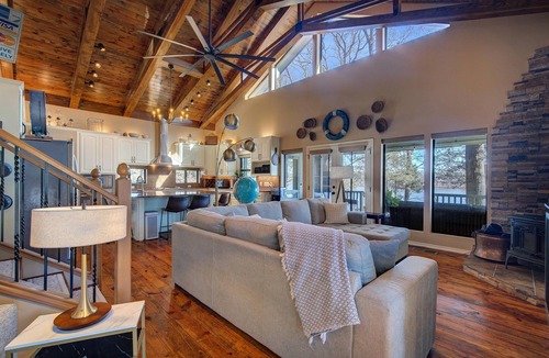 Winnsboro House | Escape to the shores of Lake Winnsboro!
