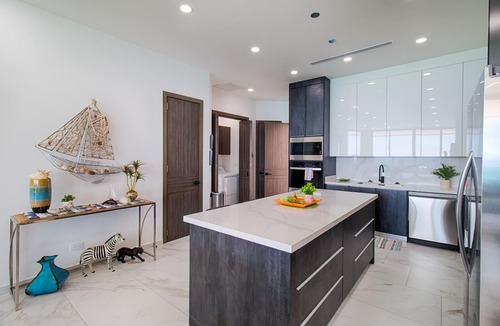 Sandy Beach Condo | Esmeralda Beach Resort 3 Bedrooms Condo C 1303