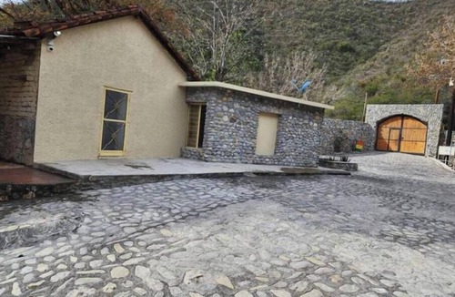 Monterrey Cabin | Estancia Casa de piedra. 1