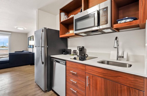 Biggs Field Hotel | Everhome Suites El Paso Airport Near Fort Bliss by Choice Hotels