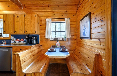 Broken Bow Cabin | Excellent location! Pond View Near Beavers Bend