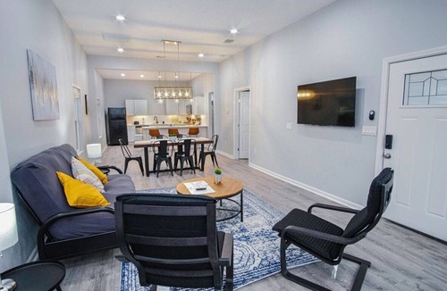 Historic Garderns House | Exceptional 5BR So Close to Riverwalk and Downtown