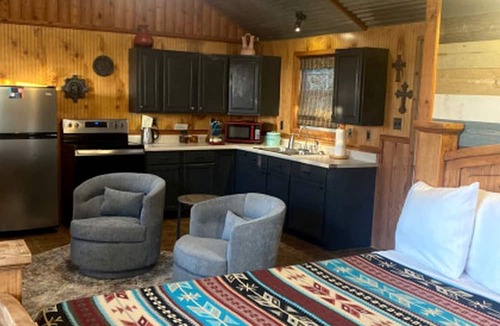 Paluxy Cabin | Exceptional Cabin near Lake Granbury Perfect for Discovering Texas Wildlife