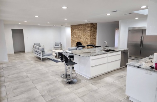 Ederville House | Exceptional contemporary w/pool, near stadiums, TCU and hospitals